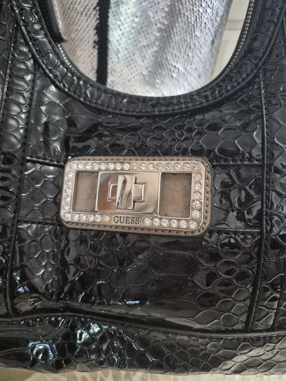 Vintage GUESS Larissa Y2K Black Patent Faux Leather Crocodile Shoulder Bag Boho - Picture 3 of 8